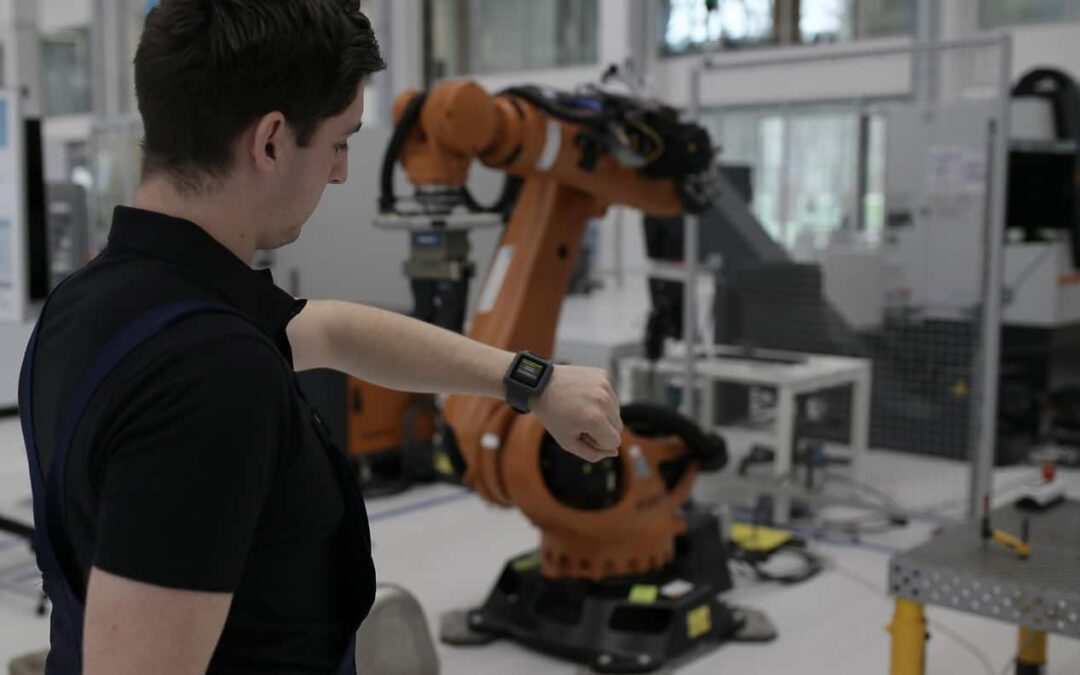 Optimizing multiple machine operation with Industrial Smartwatches